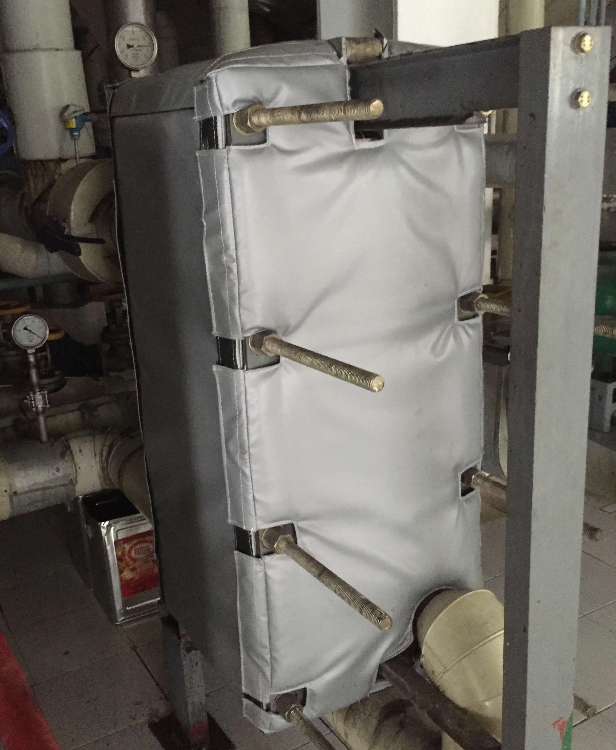 板式<a href=http://m.jiangyihua.com.cn/e/tags/?tagname=%E6%8D%A2%E7%83%AD%E5%99%A8%E4%BF%9D%E6%B8%A9 target=_blank class=infotextkey>換熱器保溫</a>套