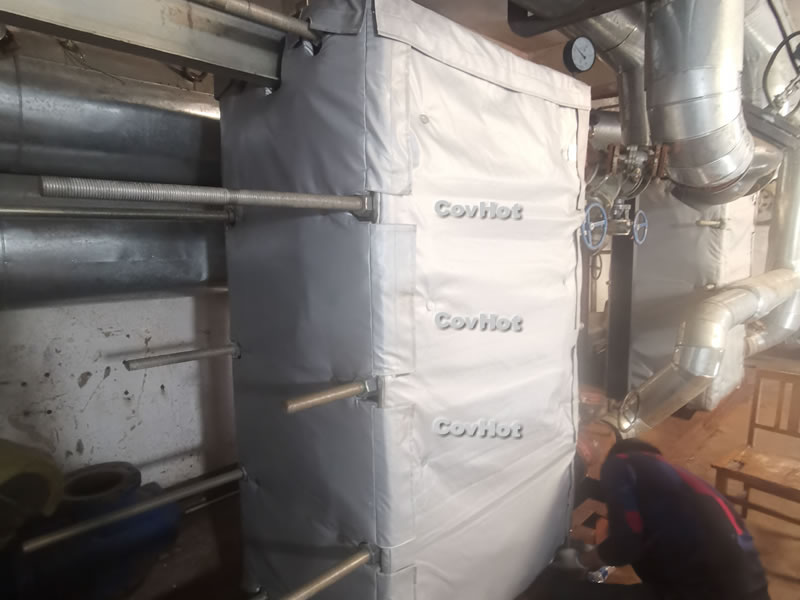 板式<a href=http://m.jiangyihua.com.cn/e/tags/?tagname=%E6%8D%A2%E7%83%AD%E5%99%A8%E4%BF%9D%E6%B8%A9 target=_blank class=infotextkey>換熱器保溫</a>,<a href=http://m.jiangyihua.com.cn/e/tags/?tagname=%E5%8F%AF%E6%8B%86%E5%8D%B8%E4%BF%9D%E6%B8%A9%E5%A5%97 target=_blank class=infotextkey>可拆卸<a href=http://m.jiangyihua.com.cn/e/tags/?tagname=%E4%BF%9D%E6%B8%A9%E5%A5%97 target=_blank class=infotextkey>保溫套</a></a>